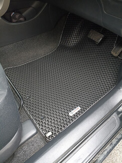 Ворсовые коврики на Toyota Corolla Axio (E14) 2006 - 2012 в Пензе Ворсовые коврики на Toyota Corolla Axio (E14) 2006 - 2012 в Пензе